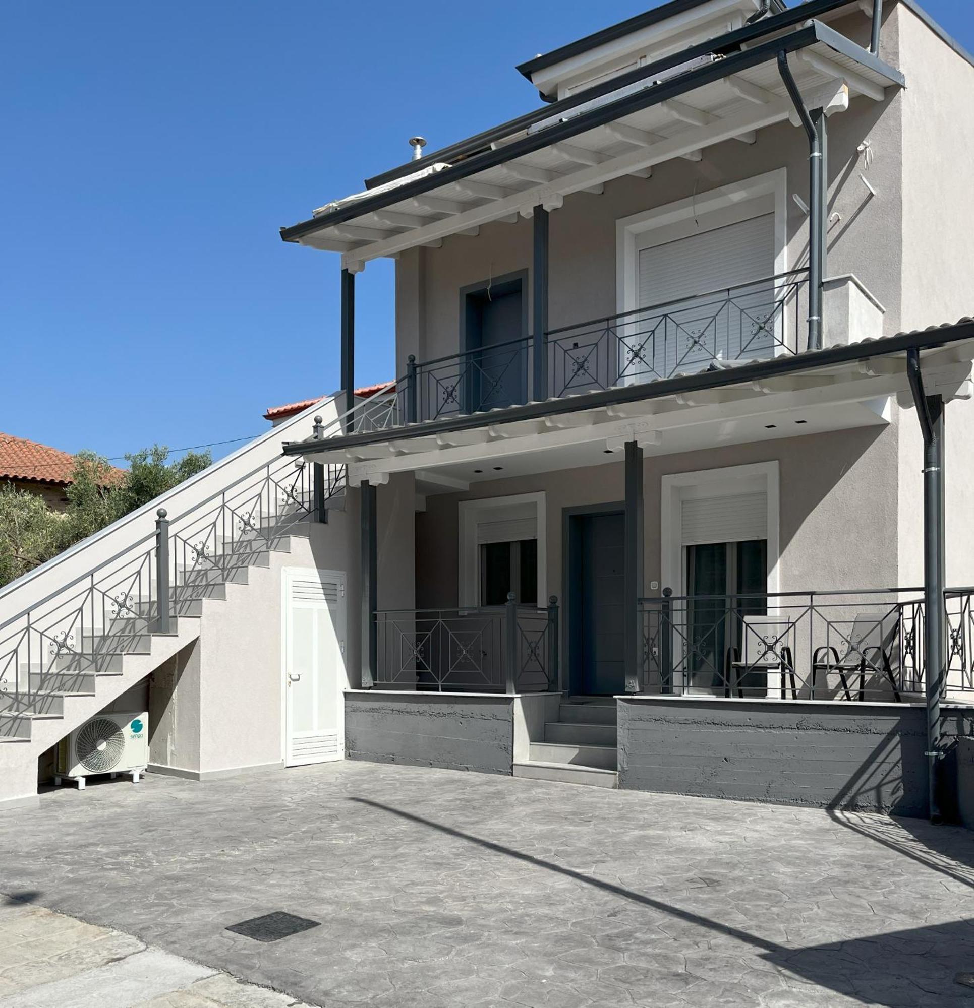 Mourati House Case de vacanță *